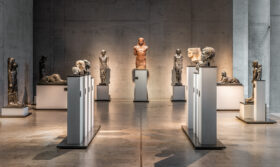 Blick in den raum Kunst und zeit auf die Antninoos-Gruppe