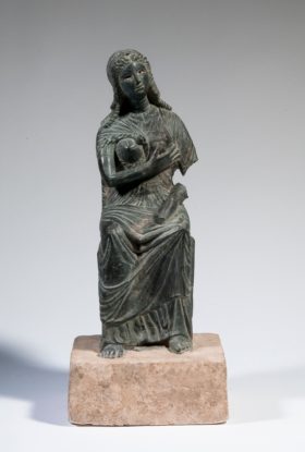 Statue der Göttin Isis mit Kind