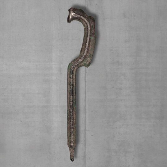 Bronzenes Krummschweret mit gemusterter Mittelrippe