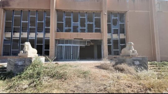 Zerstörter Museumseingang des Nationalmuseums in Khartoum