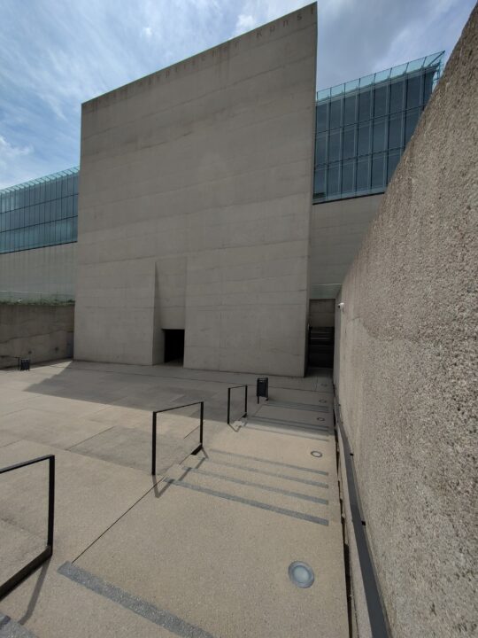 Eingangstreppe und Eingangsportal des Ägyptischen Museums